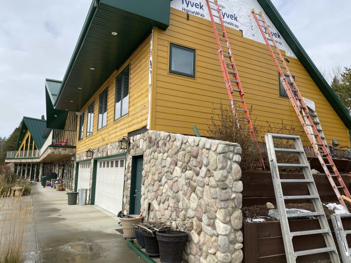 Replacing siding with hardie board